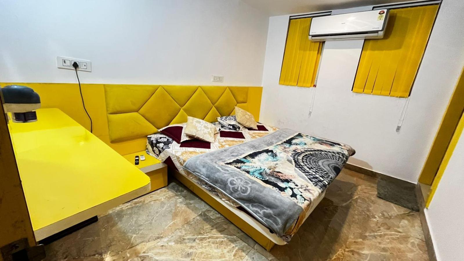 Sunset Backpackers Hostel Орчха Экстерьер фото