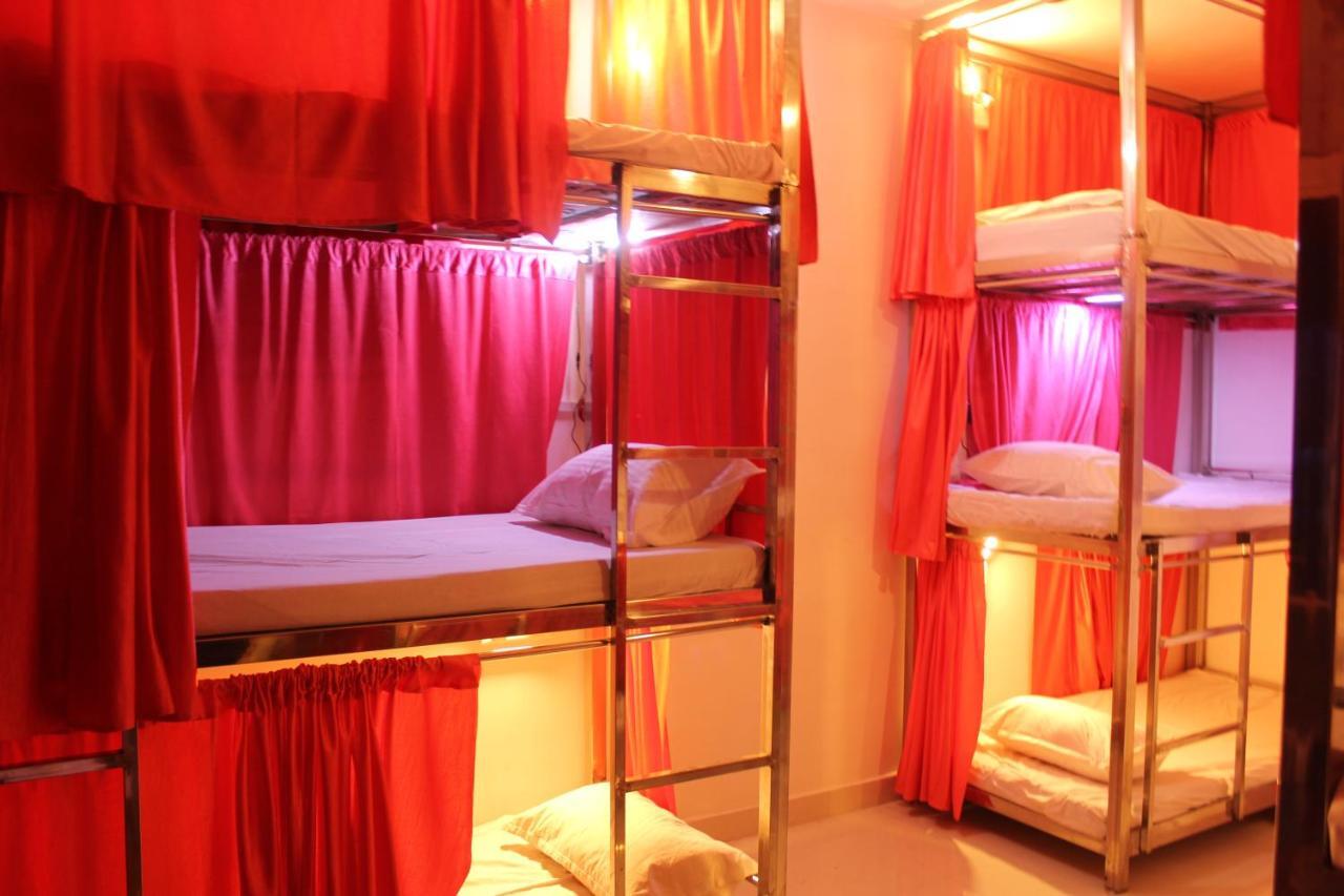 Sunset Backpackers Hostel Орчха Экстерьер фото