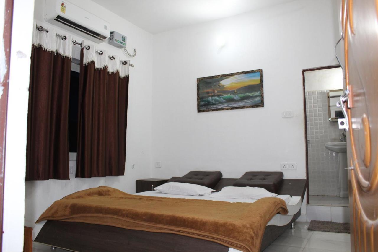 Sunset Backpackers Hostel Орчха Экстерьер фото