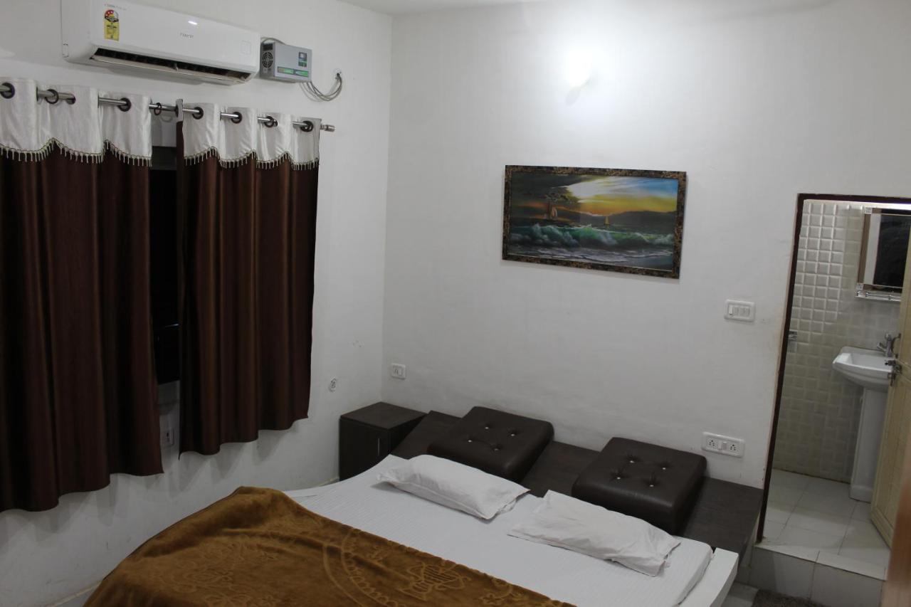 Sunset Backpackers Hostel Орчха Экстерьер фото