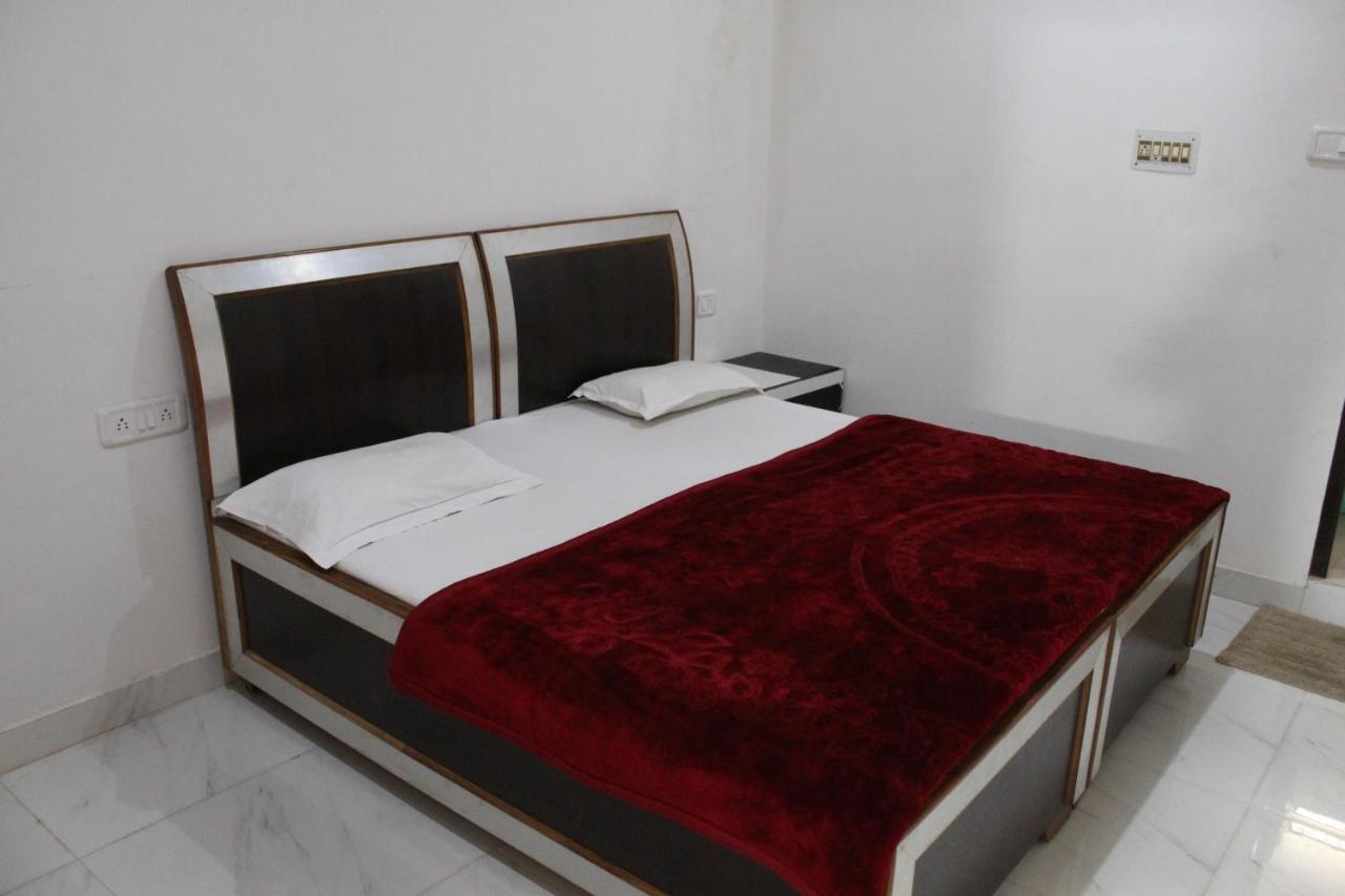 Sunset Backpackers Hostel Орчха Экстерьер фото