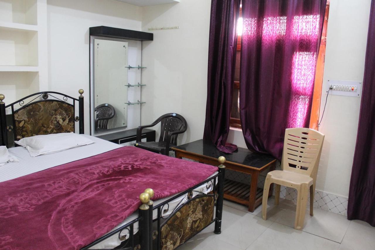 Sunset Backpackers Hostel Орчха Экстерьер фото